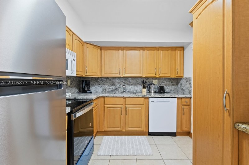 Apartment for rent at Sea Air Towers 921
