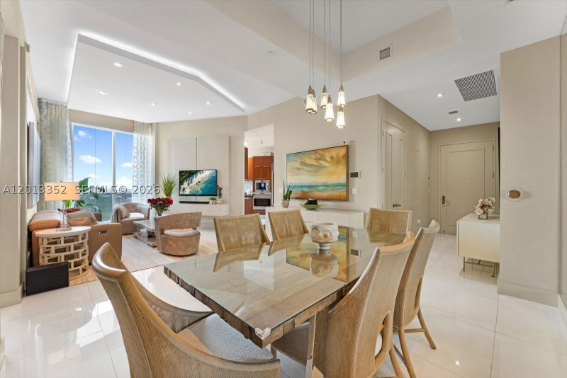 Comprar apartamento no Trump Tower Three 3605