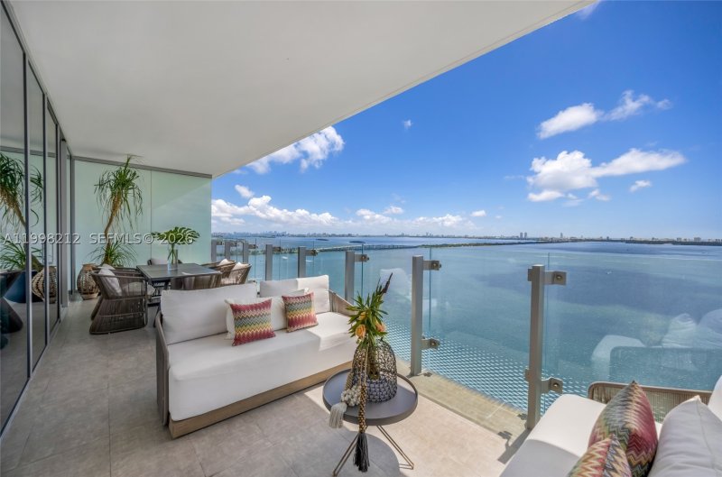 Comprar apartamento no Missoni Baia 2202