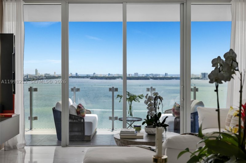 Comprar apartamento no Missoni Baia 2202
