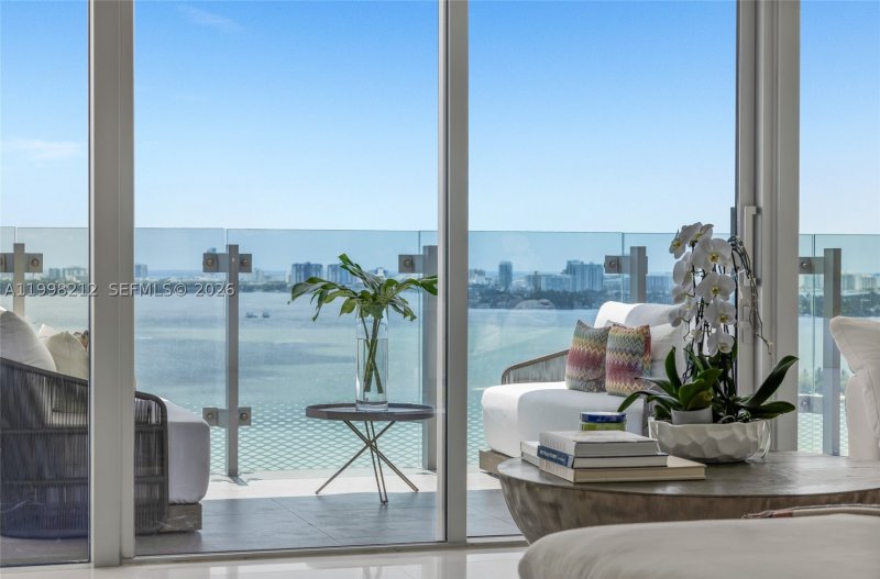 Comprar apartamento no Missoni Baia 2202
