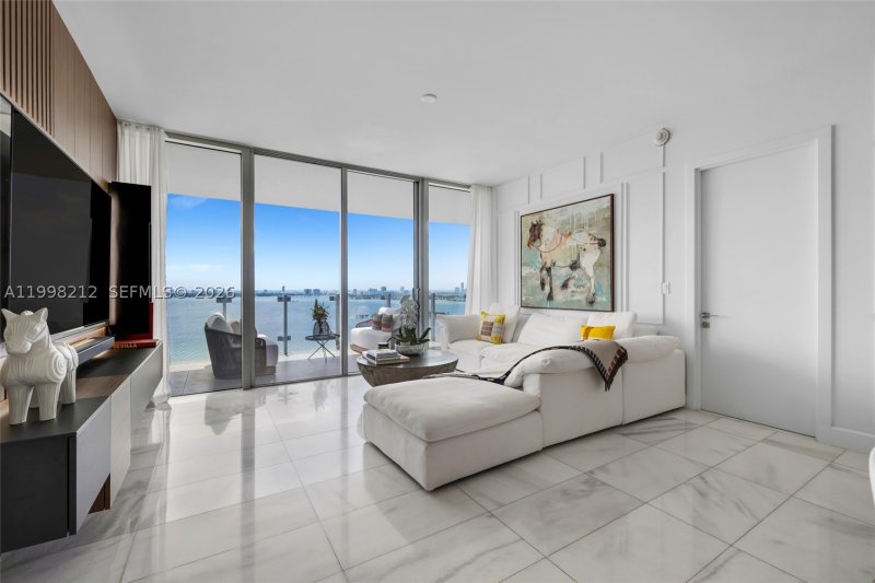 Comprar apartamento no Missoni Baia 2202