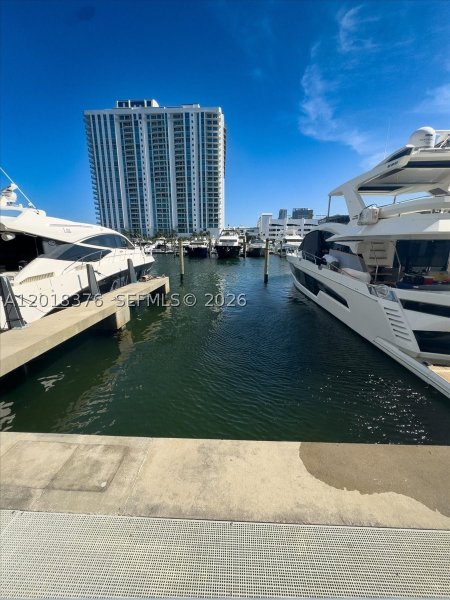 Comprar apartamento en Marina Palms Yacht Club