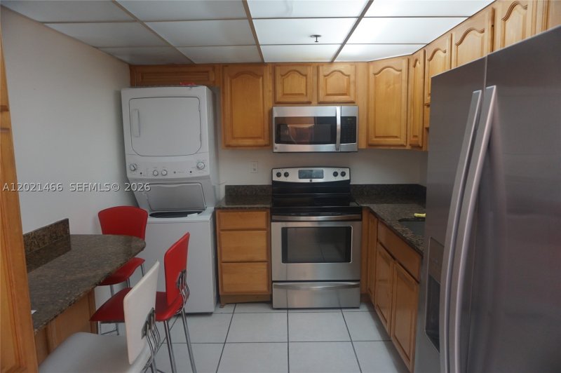 Apartment for rent at Winston Towers 1904