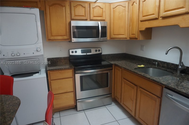 Apartment for rent at Winston Towers 1904