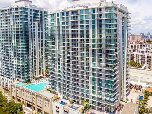 Comprar apartamento en Parque Towers at St. Tropez 5-1003