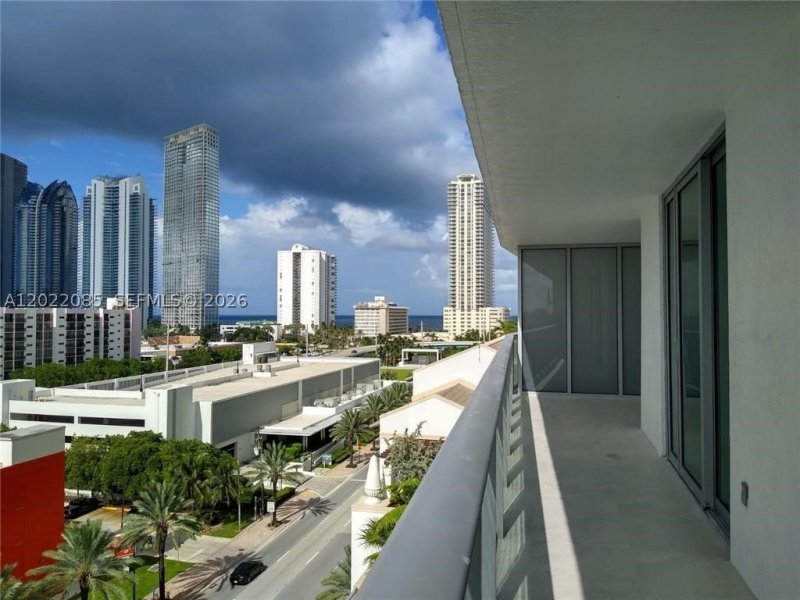 Comprar apartamento en Parque Towers at St. Tropez 5-1003