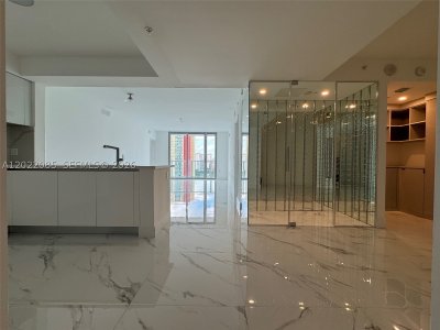 Comprar apartamento en Parque Towers at St. Tropez 5-1003