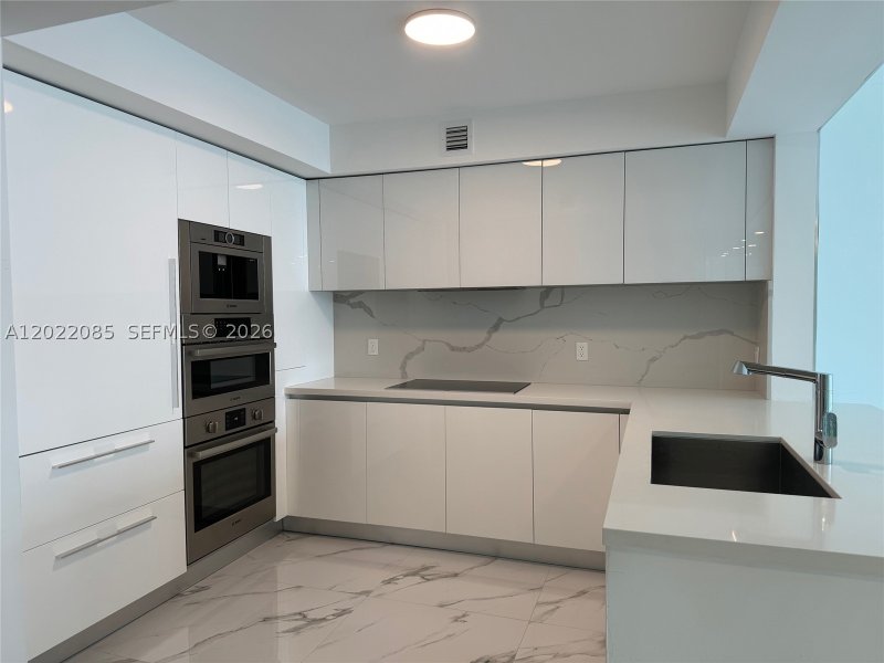 Comprar apartamento en Parque Towers at St. Tropez 5-1003
