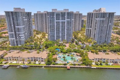 Comprar apartamento no Atlantic Three at The Point 302