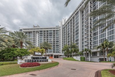 Harbour House Apt #706