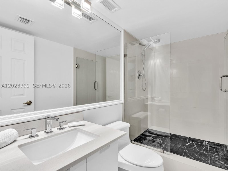 Comprar apartamento no Four Ambassadors 2048