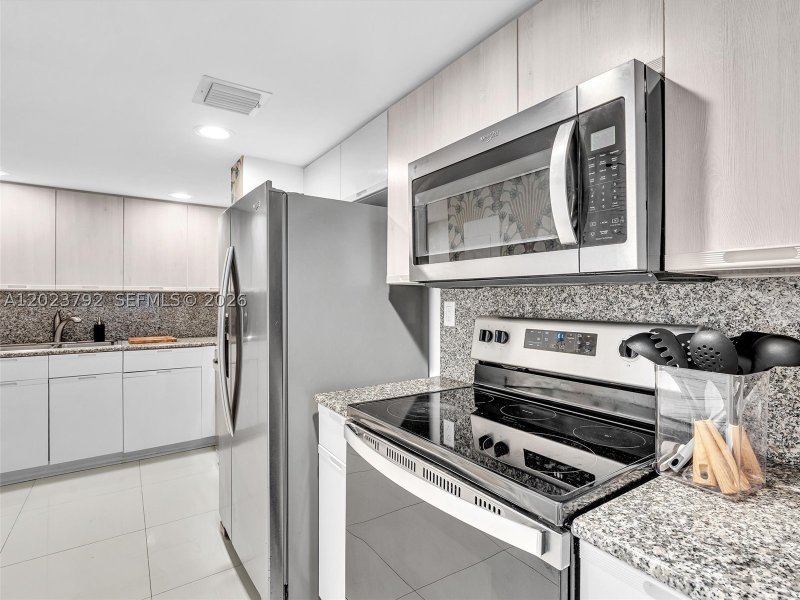 Comprar apartamento no Four Ambassadors 2048
