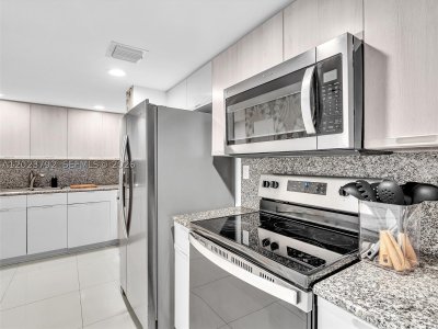 Comprar apartamento no Four Ambassadors 2048