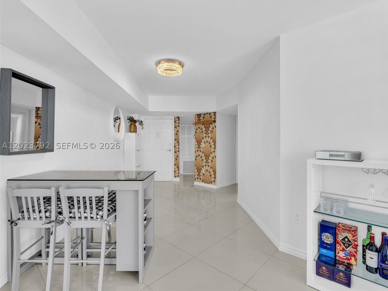 Comprar apartamento no Four Ambassadors 2048