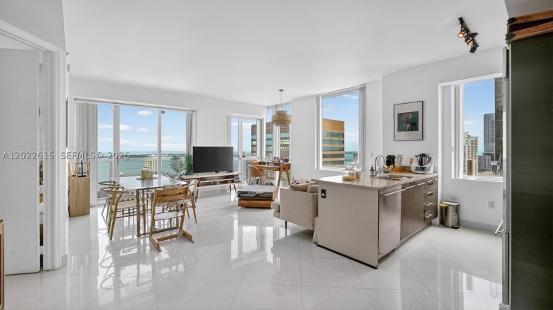 Comprar apartamento en 500 Brickell East Tower 4102