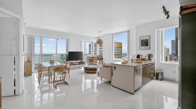 Comprar apartamento en 500 Brickell East Tower 4102