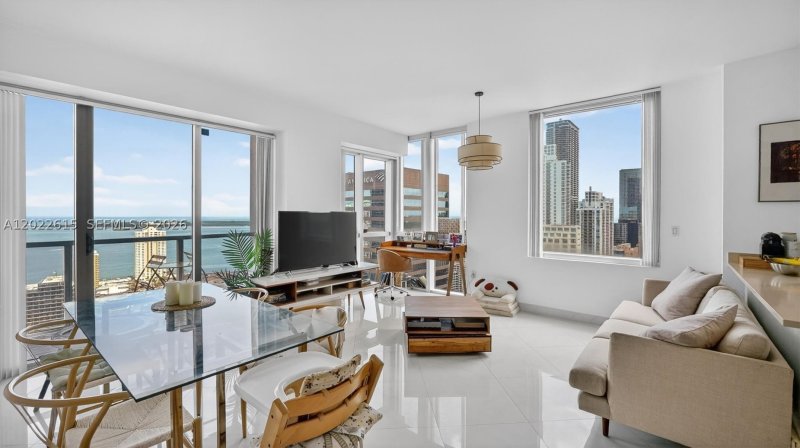 Comprar apartamento en 500 Brickell East Tower 4102