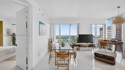 Comprar apartamento en 500 Brickell East Tower 4102