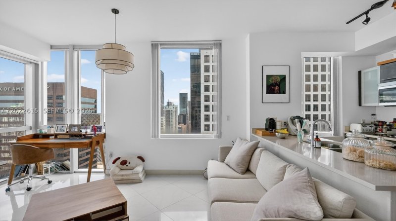 Comprar apartamento en 500 Brickell East Tower 4102