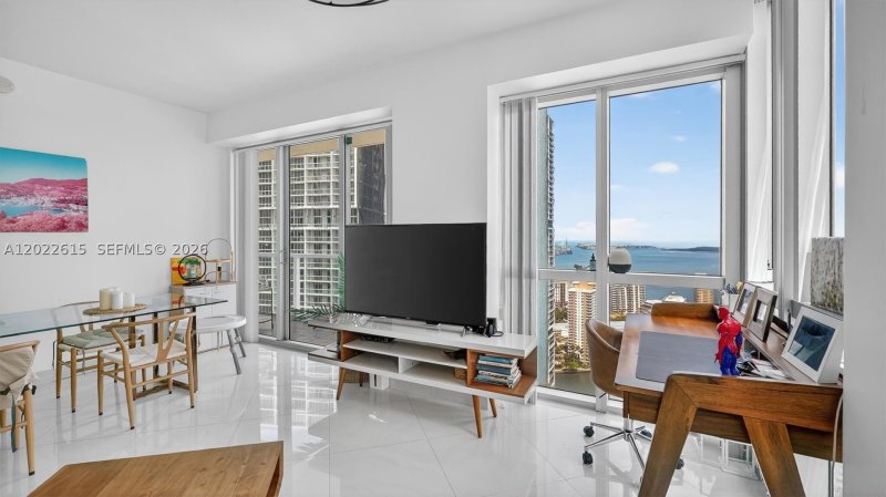 Comprar apartamento en 500 Brickell East Tower 4102