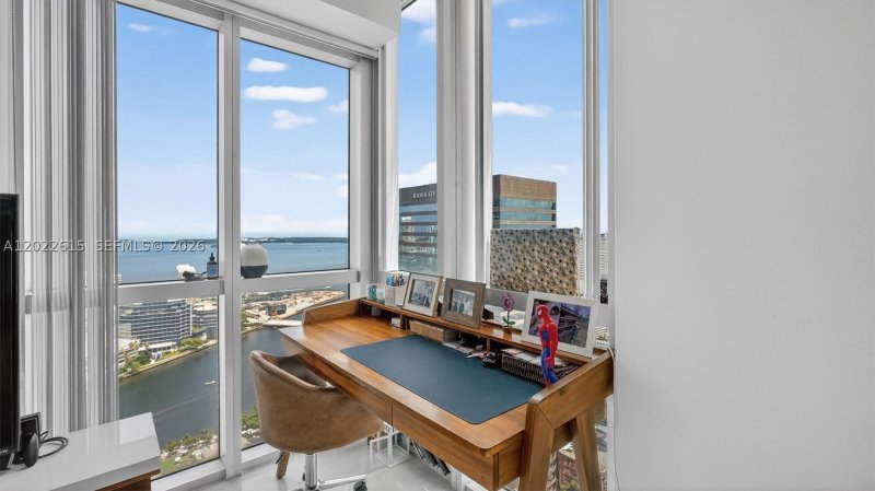 Comprar apartamento en 500 Brickell East Tower 4102