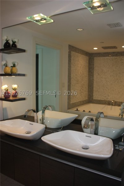 Apartment for rent at Epic Miami 4211