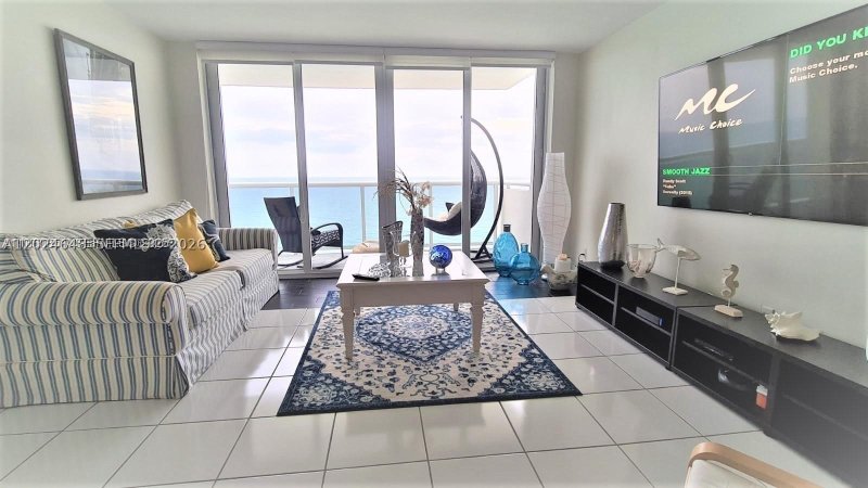 Condo for sale at Parker Tower 1705