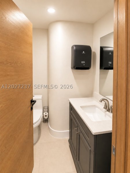 Condo for sale at Alexander Towers CU1