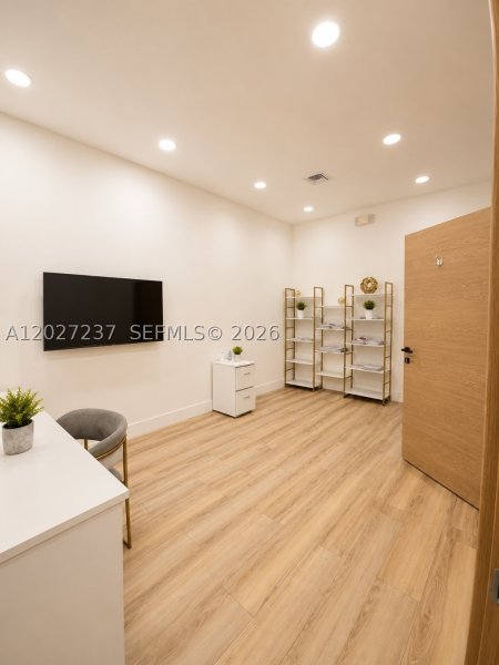Condo for sale at Alexander Towers CU1