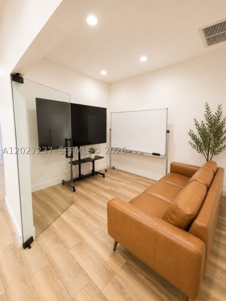 Condo for sale at Alexander Towers CU1