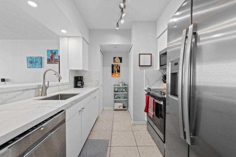 Condo for sale at Watergarden 2707