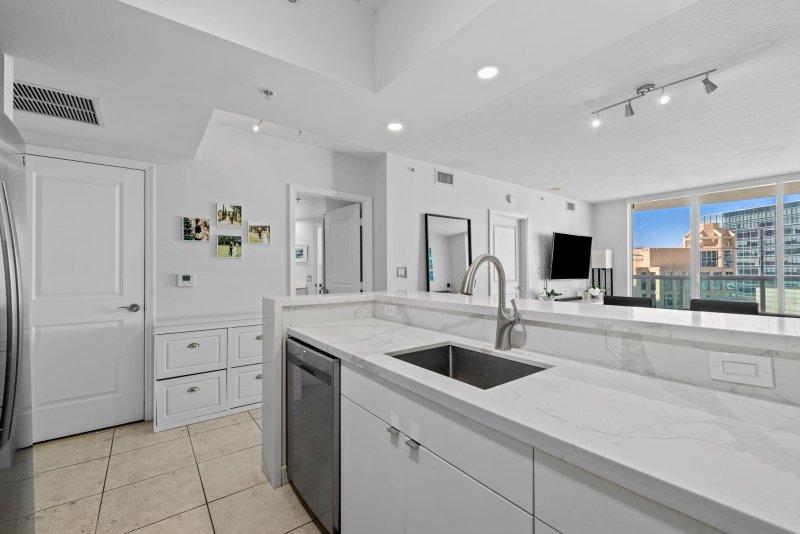 Condo for sale at Watergarden 2707