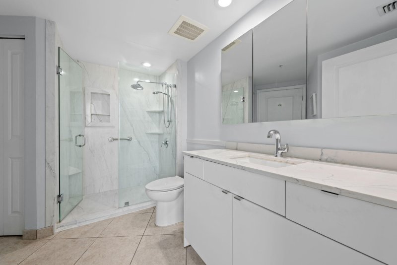 Condo for sale at Watergarden 2707