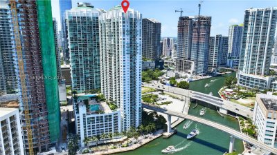 Comprar apartamento no Brickell on the River North 203