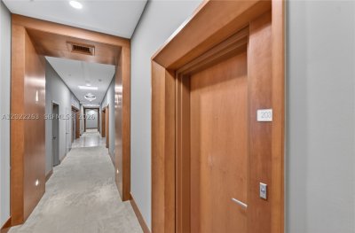 Comprar apartamento no Brickell on the River North 203