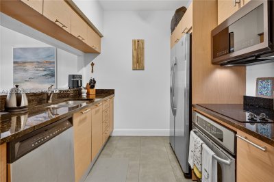 Comprar apartamento no Brickell on the River North 203