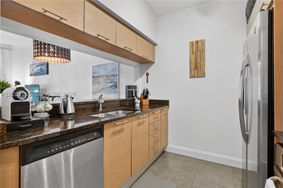 Comprar apartamento no Brickell on the River North 203