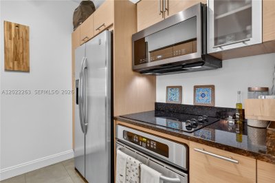 Comprar apartamento no Brickell on the River North 203