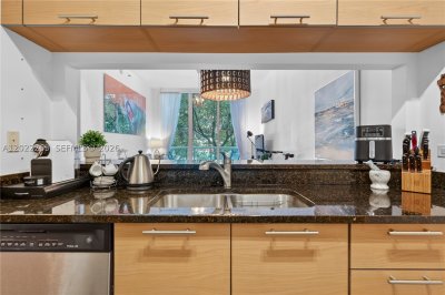 Comprar apartamento no Brickell on the River North 203
