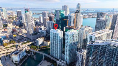 Comprar apartamento no Brickell on the River North 203
