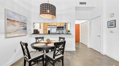 Comprar apartamento no Brickell on the River North 203