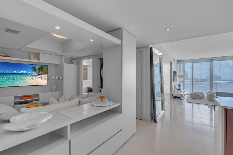 Condo for sale at Icon Brickell Tower I 2703