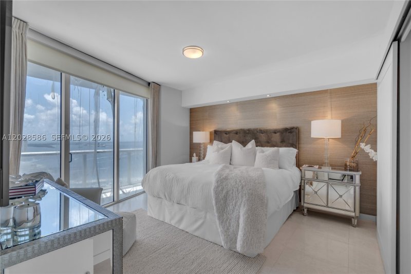 Condo for sale at Icon Brickell Tower I 2703
