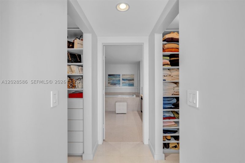 Condo for sale at Icon Brickell Tower I 2703
