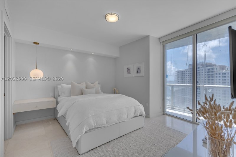 Condo for sale at Icon Brickell Tower I 2703