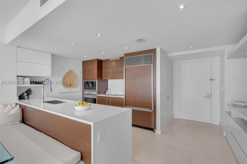 Condo for sale at Icon Brickell Tower I 2703