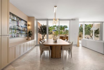 Comprar apartamento no Club Tower Two 205/305