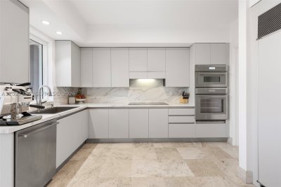 Comprar apartamento no Club Tower Two 205/305