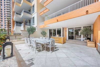 Comprar apartamento no Club Tower Two 205/305